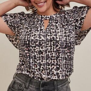 TORRID Georgette Keyhole Flutter Sleeve Blouse in Leopard Print Size 4 EUC